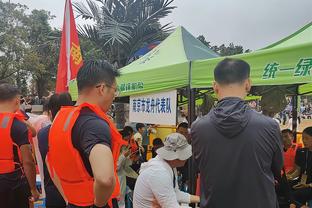 你支持吗？切尔西又输球，球迷呼吁：给穆帅打电话，让他回来